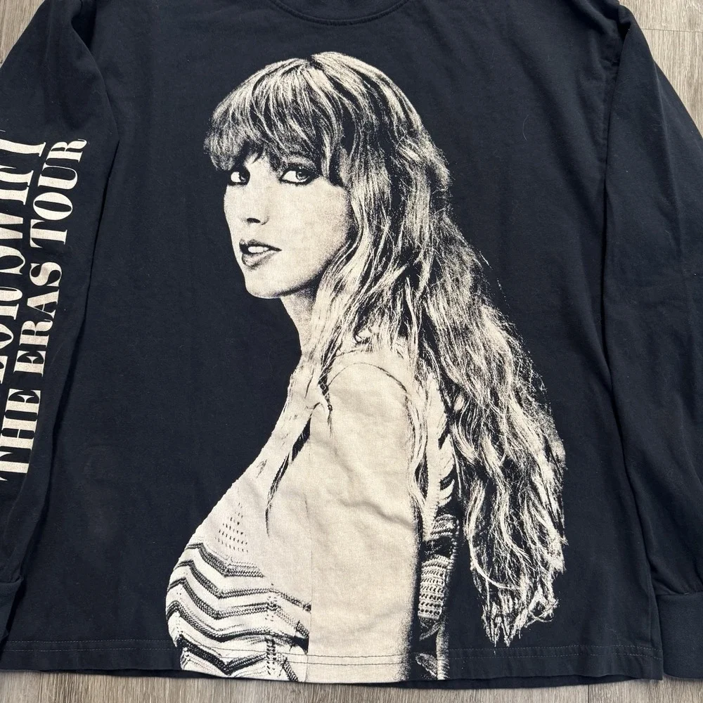 Taylor Swift The Eras Tour Long Sleeve Black Photo Tee Size Medium - Picture 3 of 8